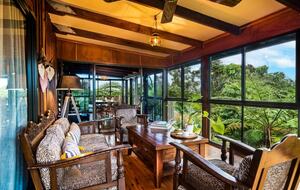 Treetops Sanctuary | Luxury Treehouse - Jaggan, Australia