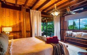 Treetops Sanctuary | Luxury Treehouse - Jaggan, Australia