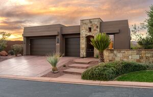 Paradise Against Red Cliffs with Expansive Views - St. George, Utah