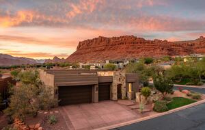 Paradise Against Red Cliffs with Expansive Views - St. George, Utah