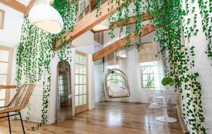 Designer 3BR Treehouse w/ Soaking Tub & Skylights - Wilton, Connecticut