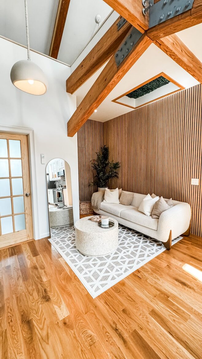 Designer 3BR Treehouse w/ Soaking Tub & Skylights - Wilton, Connecticut