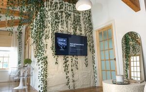 Designer 3BR Treehouse w/ Soaking Tub & Skylights - Wilton, Connecticut