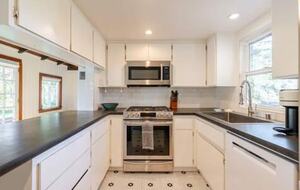 Hidden Lake House With Hot Tub & Views - Watsonville, California