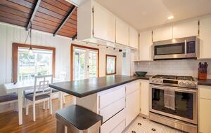 Hidden Lake House With Hot Tub & Views - Watsonville, California