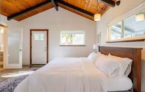 Hidden Lake House With Hot Tub & Views - Watsonville, California