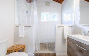 Hidden Lake House With Hot Tub & Views - Watsonville, California