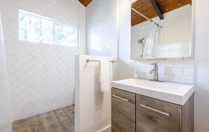 Hidden Lake House With Hot Tub & Views - Watsonville, California