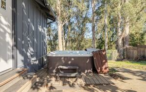 Hidden Lake House With Hot Tub & Views - Watsonville, California