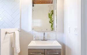 Hidden Lake House With Hot Tub & Views - Watsonville, California