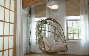 Designer 3BR Treehouse w/ Soaking Tub & Skylights - Wilton, Connecticut