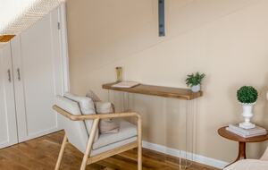 Designer 3BR Treehouse w/ Soaking Tub & Skylights - Wilton, Connecticut