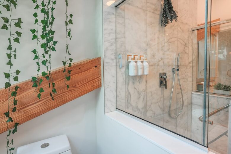 Designer 3BR Treehouse w/ Soaking Tub & Skylights - Wilton, Connecticut