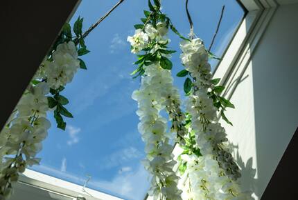 Designer 3BR Treehouse w/ Soaking Tub & Skylights - Wilton, Connecticut