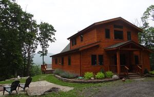 Woodstock Mountainside Retreat - Bearsville, New York