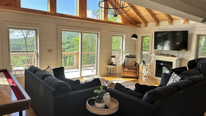 Hatley Pointe Ski Retreat with Private Theater, Hot Tub & Game Room - Mars Hill, North Carolina