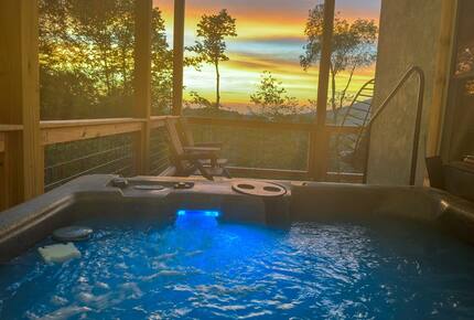 Hatley Pointe Ski Retreat with Private Theater, Hot Tub & Game Room - Mars Hill, North Carolina
