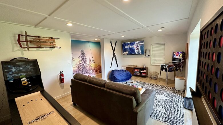 Hatley Pointe Ski Retreat with Private Theater, Hot Tub & Game Room - Mars Hill, North Carolina