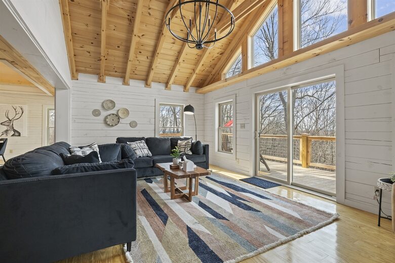 Hatley Pointe Ski Retreat with Private Theater, Hot Tub & Game Room - Mars Hill, North Carolina