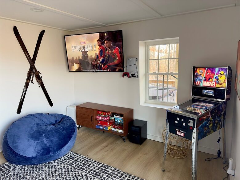 Hatley Pointe Ski Retreat with Private Theater, Hot Tub & Game Room - Mars Hill, North Carolina