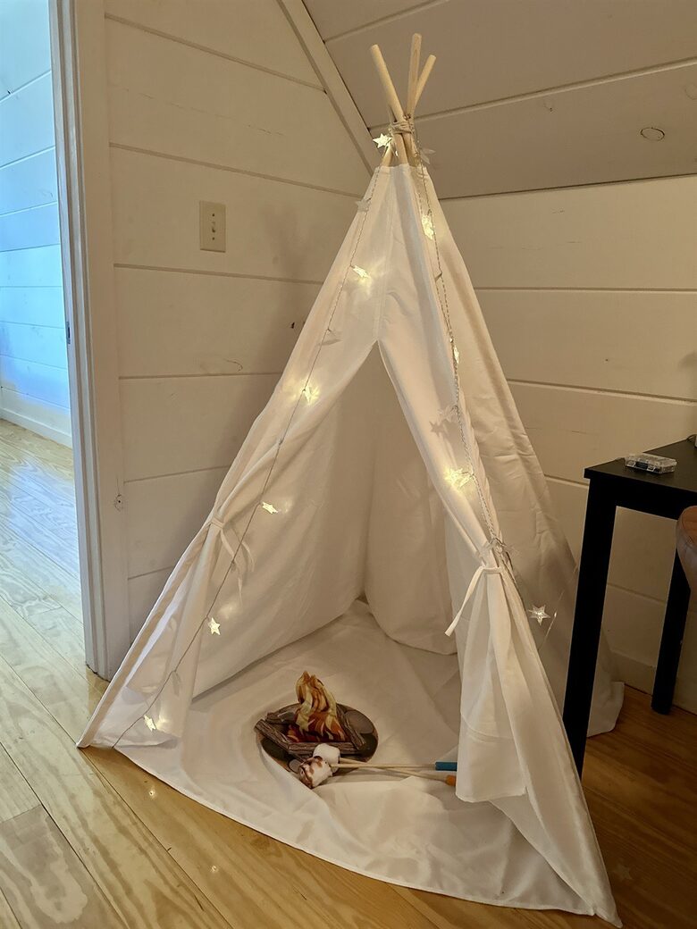 Hatley Pointe Ski Retreat with Private Theater, Hot Tub & Game Room - Mars Hill, North Carolina