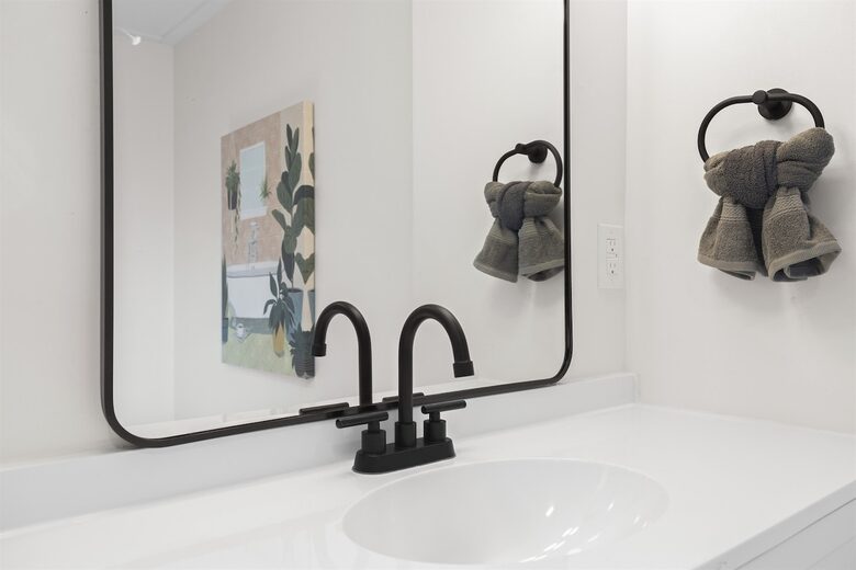 Hatley Pointe Ski Retreat with Private Theater, Hot Tub & Game Room - Mars Hill, North Carolina