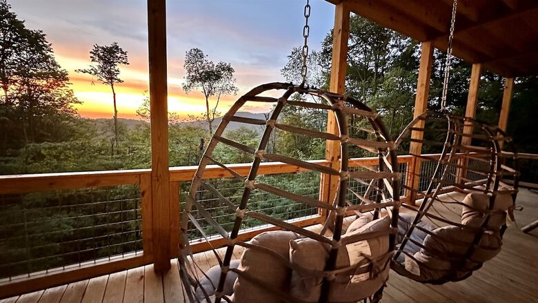 Hatley Pointe Ski Retreat with Private Theater, Hot Tub & Game Room - Mars Hill, North Carolina