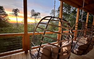 Hatley Pointe Ski Retreat with Private Theater, Hot Tub & Game Room - Mars Hill, North Carolina