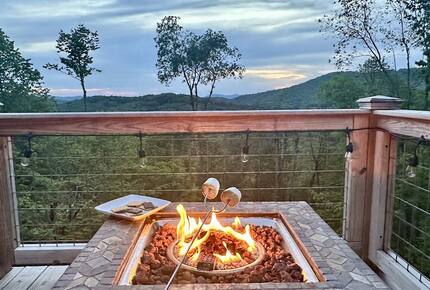 Hatley Pointe Ski Retreat with Private Theater, Hot Tub & Game Room - Mars Hill, North Carolina