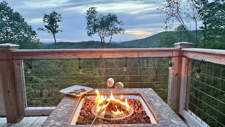 Hatley Pointe Ski Retreat with Private Theater, Hot Tub & Game Room - Mars Hill, North Carolina