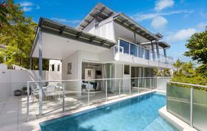 Stunning Duplex with Rooftop Terrace - Noosa, Australia