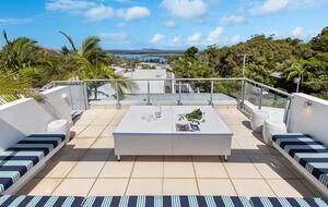 Stunning Duplex with Rooftop Terrace - Noosa, Australia
