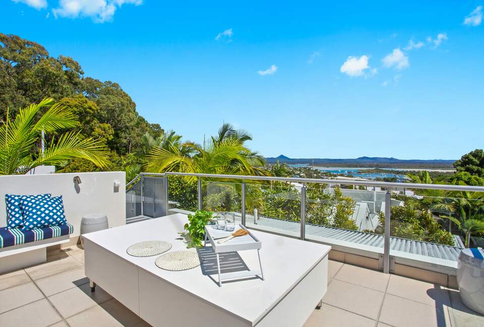 Stunning Duplex with Rooftop Terrace - Noosa, Australia