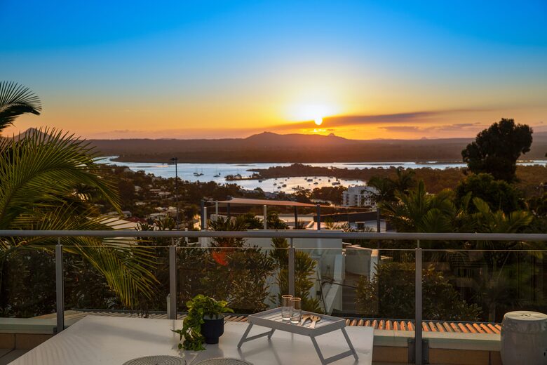Stunning Duplex with Rooftop Terrace - Noosa, Australia