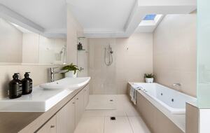 Stunning Duplex with Rooftop Terrace - Noosa, Australia