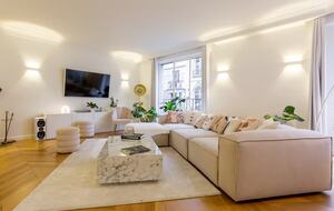 Elegant Apartment by Champs-Élysées & Arc de Triomphe - Paris, France