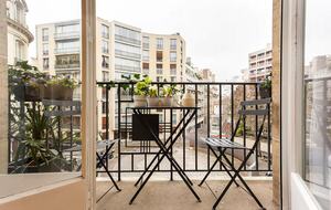 Elegant Apartment by Champs-Élysées & Arc de Triomphe - Paris, France