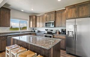 Beacon Point: Spacious Retreat with Ideal Beach Access to Bear Lake - Garden City, Utah