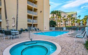 Gulf Breeze Penthouse | Beachfront Luxury in Destin - Destin, Florida