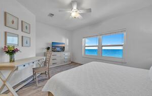 Gulf Breeze Penthouse | Beachfront Luxury in Destin - Destin, Florida