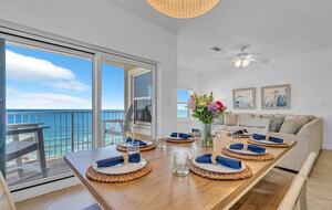Gulf Breeze Penthouse | Beachfront Luxury in Destin - Destin, Florida