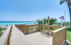 Gulf Breeze Penthouse | Beachfront Luxury in Destin - Destin, Florida