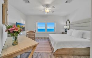 Gulf Breeze Penthouse | Beachfront Luxury in Destin - Destin, Florida