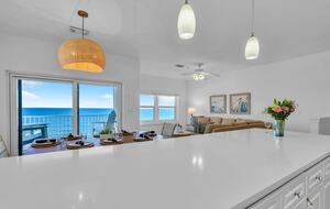 Gulf Breeze Penthouse | Beachfront Luxury in Destin - Destin, Florida