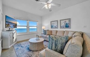 Gulf Breeze Penthouse | Beachfront Luxury in Destin - Destin, Florida