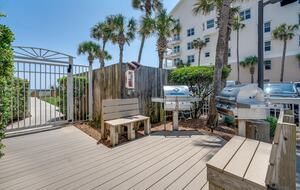 Gulf Breeze Penthouse | Beachfront Luxury in Destin - Destin, Florida