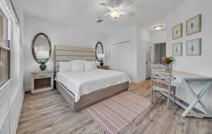 Gulf Breeze Penthouse | Beachfront Luxury in Destin - Destin, Florida