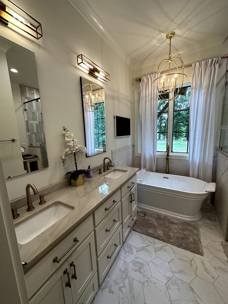 Entertaining Home with Private Lake in Oxford - Oxford, Mississippi