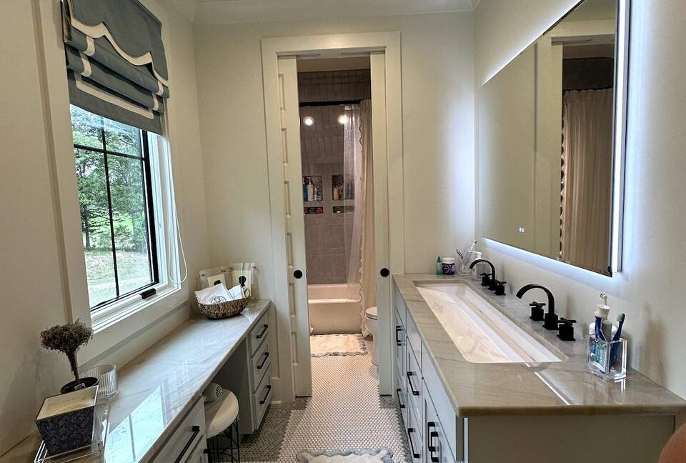 Entertaining Home with Private Lake in Oxford - Oxford, Mississippi