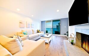 Top-Floor Retreat Overlooking Malibu Shores - Malibu, California